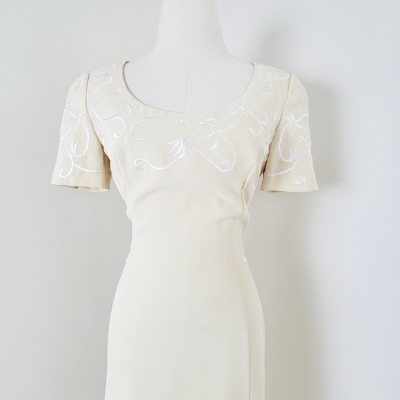 80's Pastel Yellow Mini Dress Embroidered Short Sleeve Scoop Neckline Fitted - Picture 6 of 14